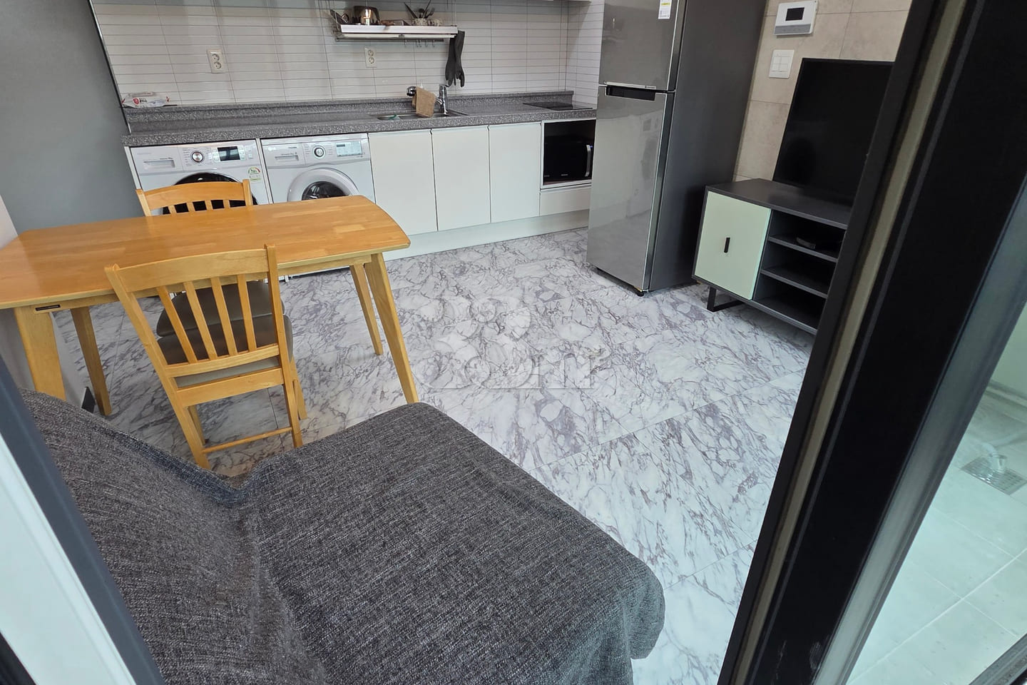 Fully furnished new-build 1.5-room unit 2th image