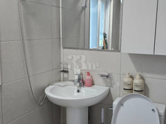 Short-term rental with a sea view in Sacheon, 5th image