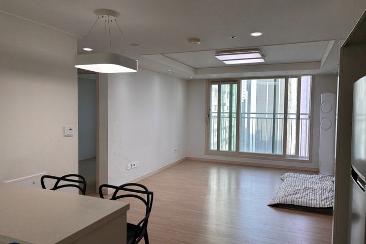 Seohae Grand Bleu Apartment (Fully Furnished/ 4th image