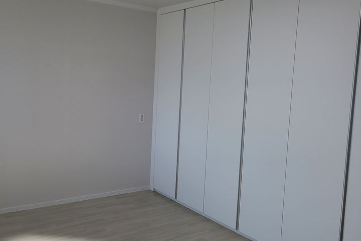 Hotel-style residence 16th image