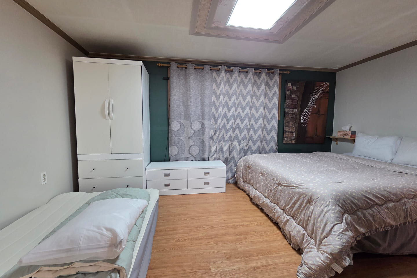 Yujin's spacious rooftop room 4th image