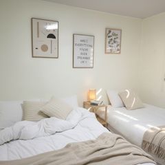 Clean, modern house. Unit Image