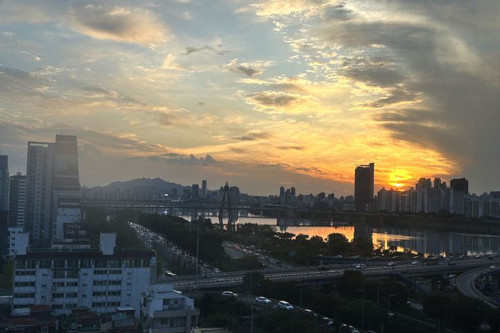 한강의 노을과 야경을 12번째 이미지