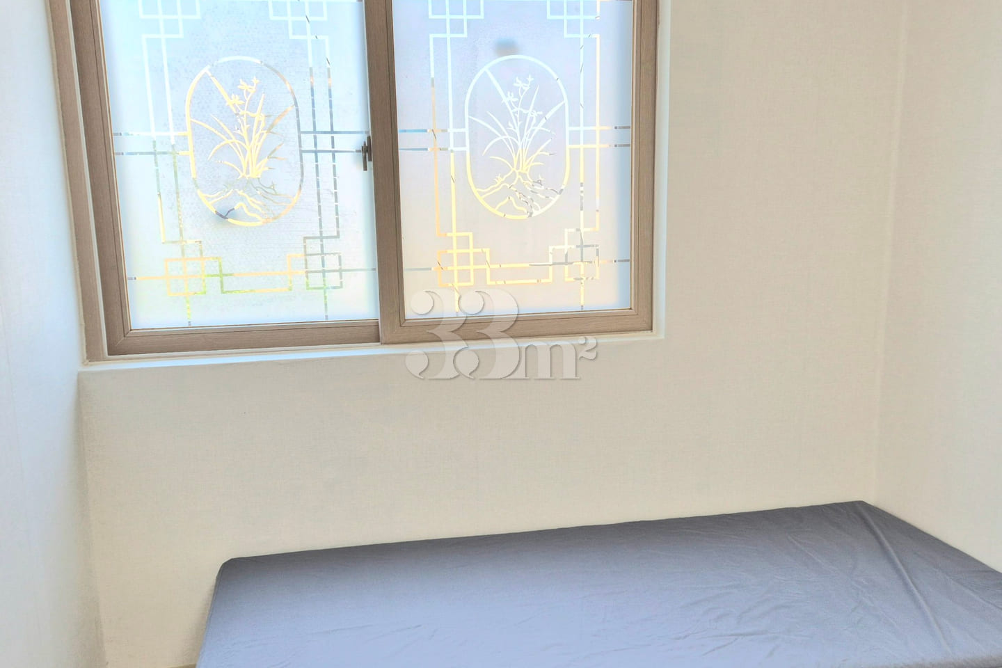 A sun-drenched room. 6th image