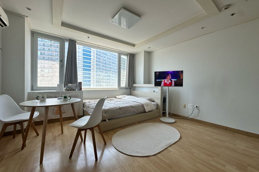 4-minute walk from Seomyeon Station ☀️ Warm H 1th image