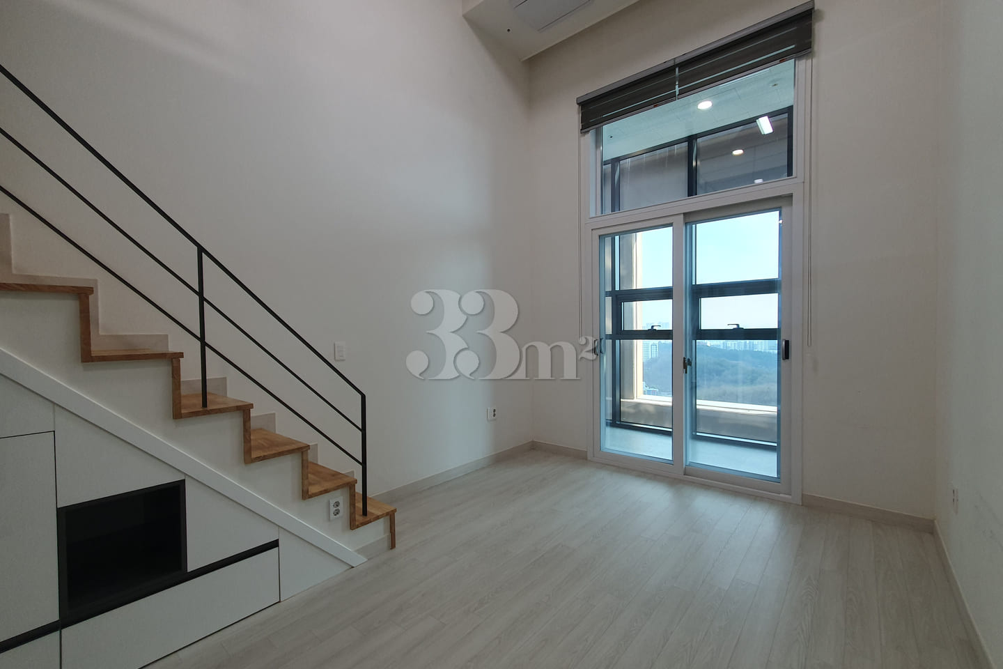 Southeast-facing duplex with a great view 2th image
