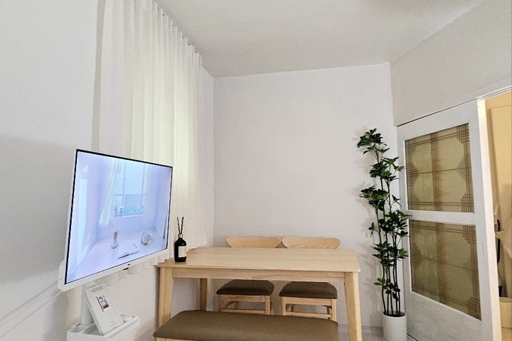 Cozy 2-Room Unit 4th image