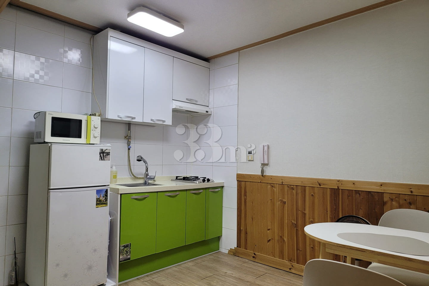 Wood-toned 1.5-room unit on the second floor 4th image