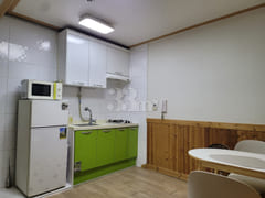 Wood-toned 1.5-room unit on the second floor 4th image