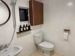 Located right next to Hongje Station (2-minut 9th image