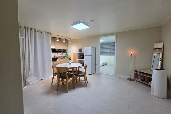 Clean, modern house. 11th image