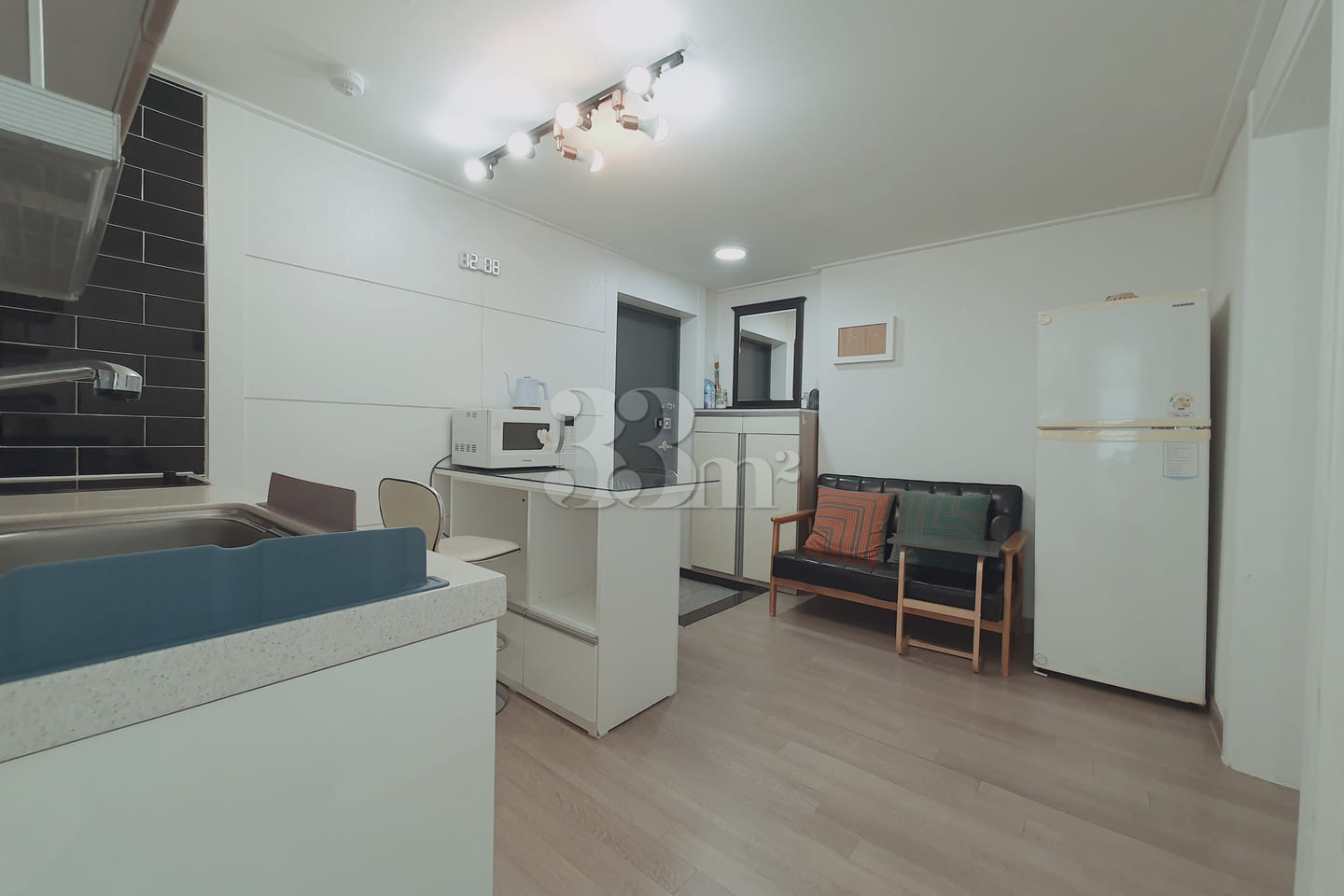 Yeoksam/Hanti/Bright and spacious room 2th image
