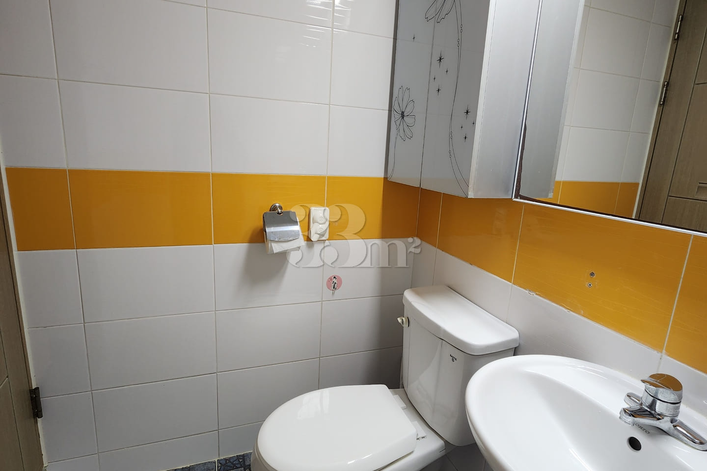One-room apartment with a separate room near 14th image