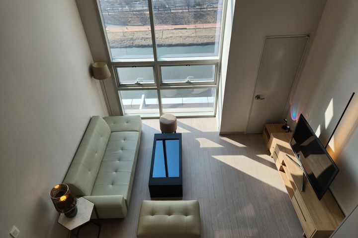 Right by the subway station. Spacious duplex 18th image