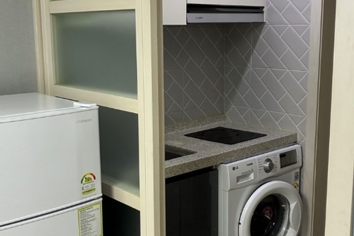 Quiet and clean studio apartment with a separ 5th image