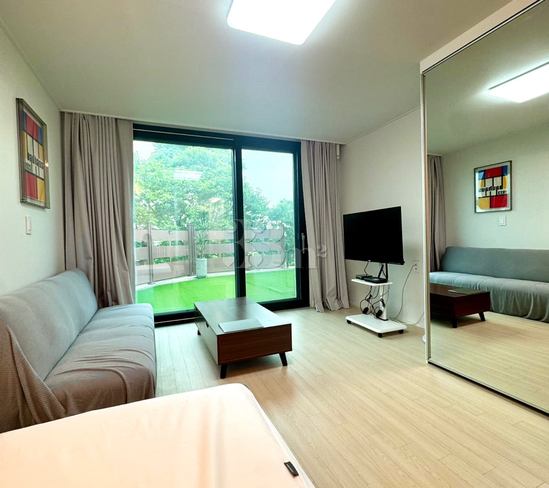 Short-term rental: Newly built, fully furnish 1th image