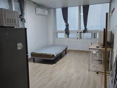 Room 403 2th image