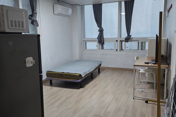 Room 403 2th image