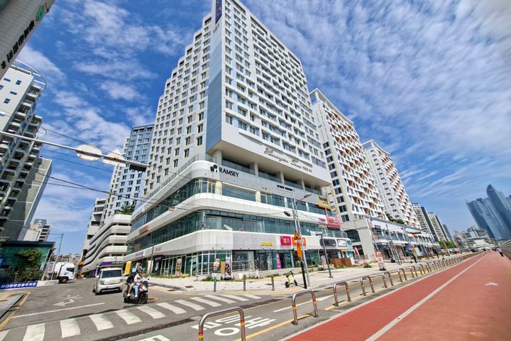 Full ocean view of Gwangalli 15th image