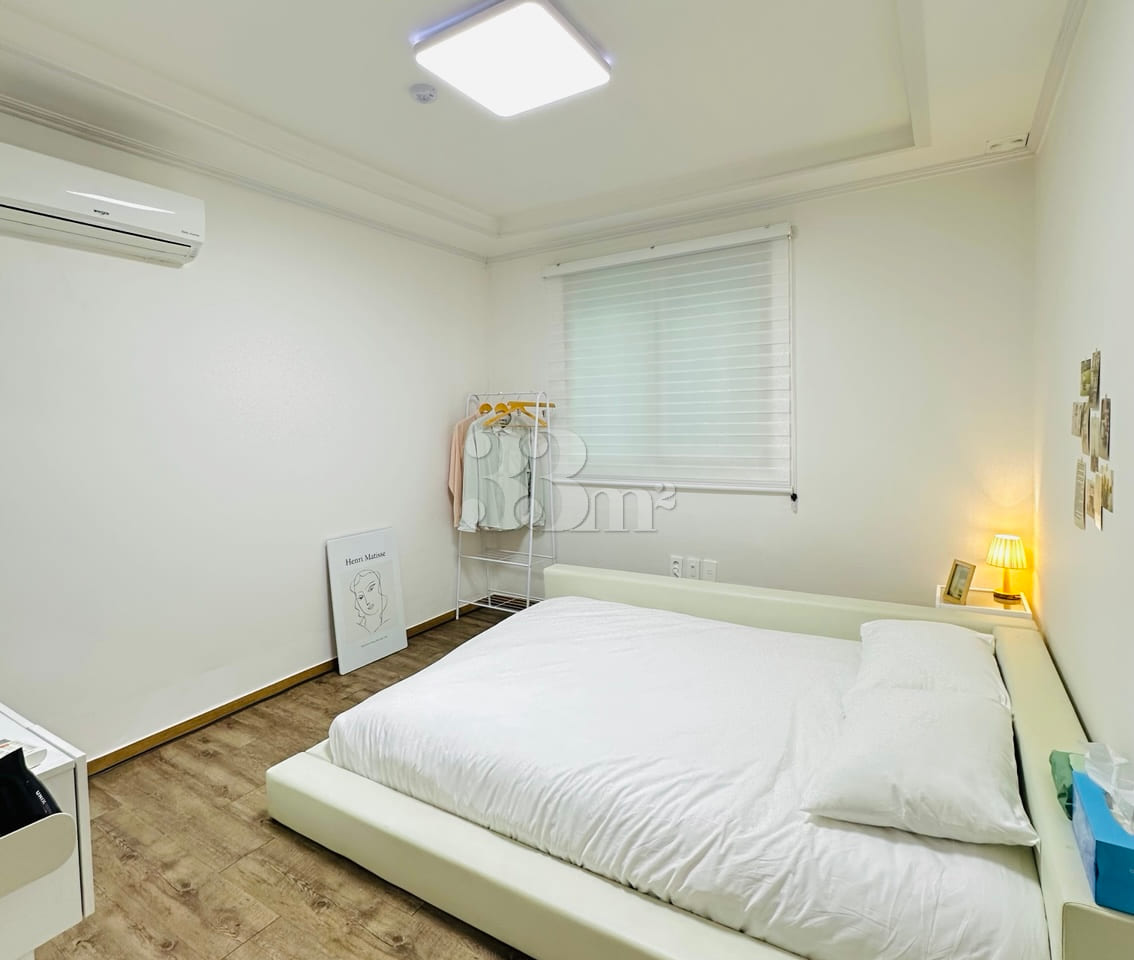 🌈Seosin-dong Two-Bedroom Apartment with Grea 4th image