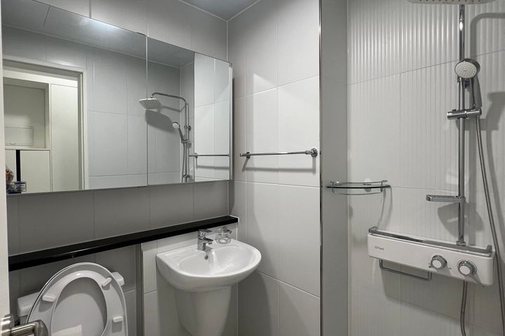 J2๐Fully-furnished Studio Apartment with a G 7th image