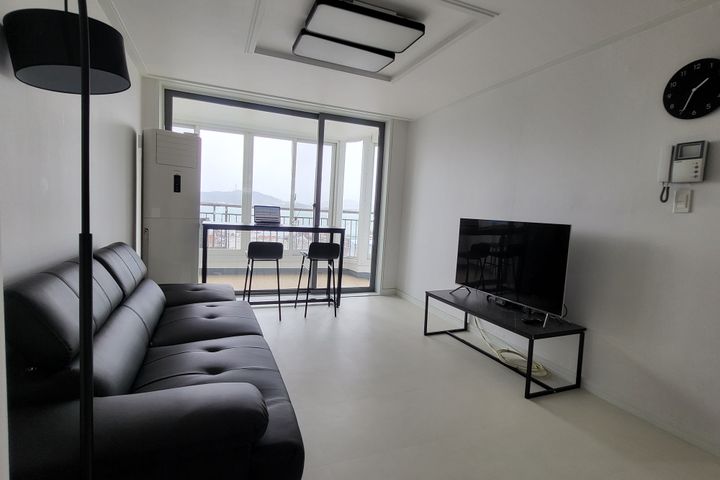 3-bedroom apartment with an ocean view 3th image