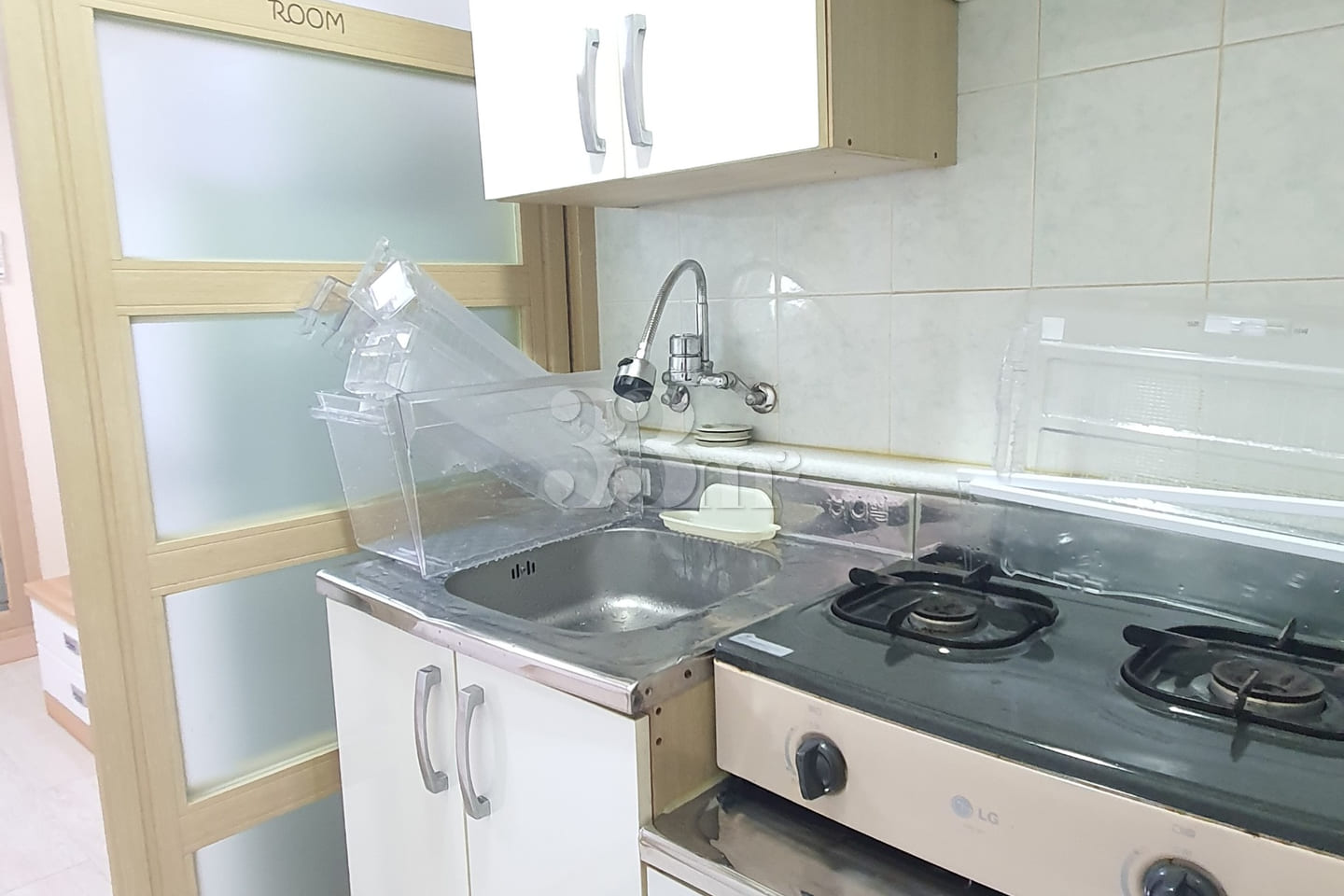 Clean studio apartment 301 3th image