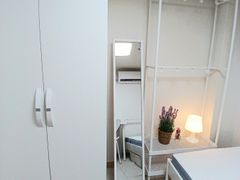 Room 202 14th image