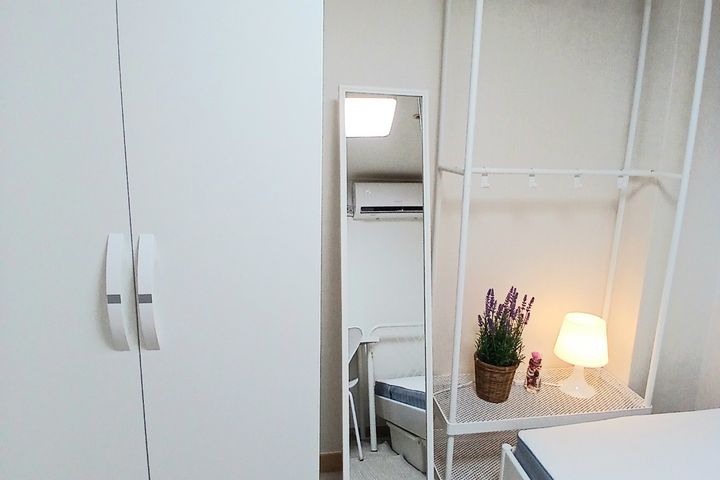 Room 202 14th image