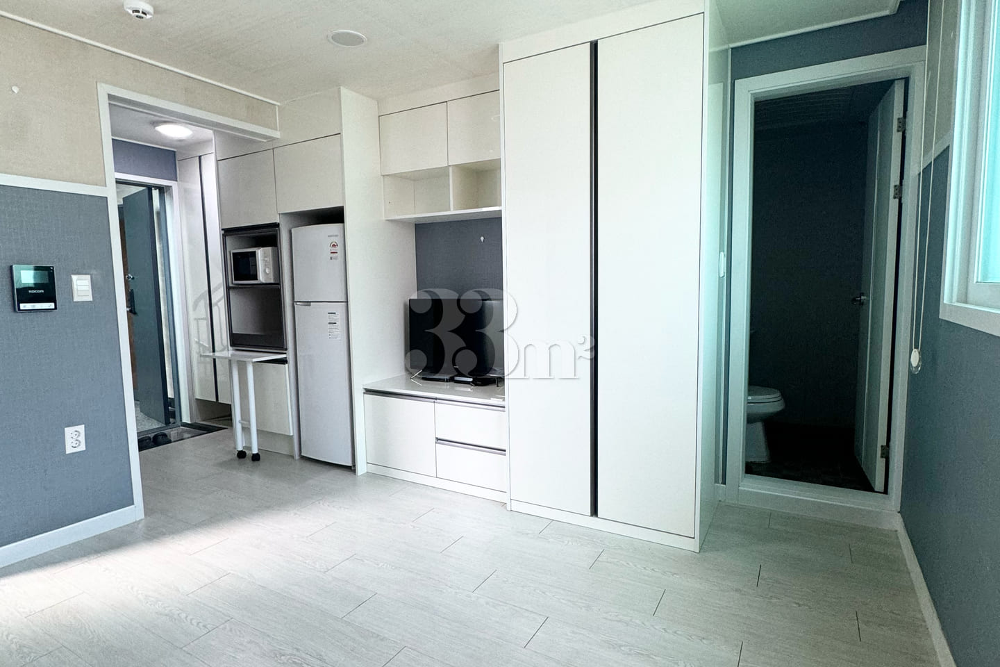 Fully furnished studio apartment, 5 minutes f 3th image