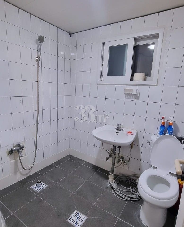 Large studio apartment, 10 minutes from Seong 5th image