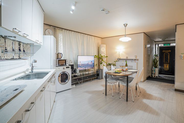 Seodamjae / Seodaemun / Fully Furnished Two-R 4th image