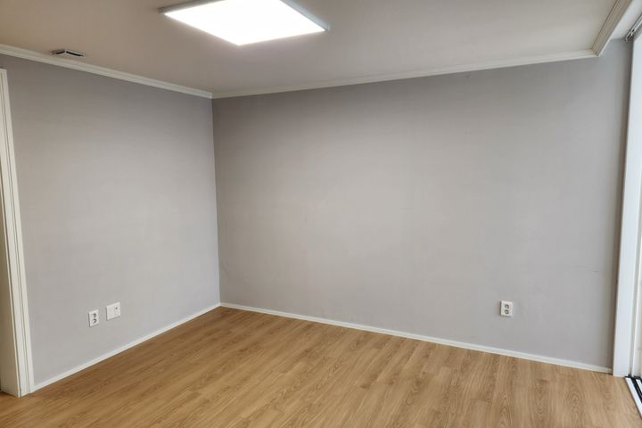 Apartment just a 5-minute walk from Janggi St 4th image