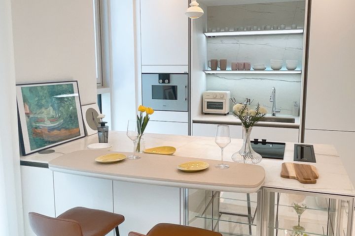 Newly built suite near Cheongdam Intersection 6th image