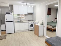 Fully furnished two-room unit, 1 minute from 4th image