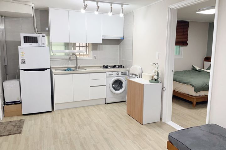 Fully furnished two-room unit, 1 minute from 4th image