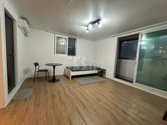 Studio apartment in front of the park 0th image