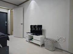 White Room Facing the Park_2 8th image