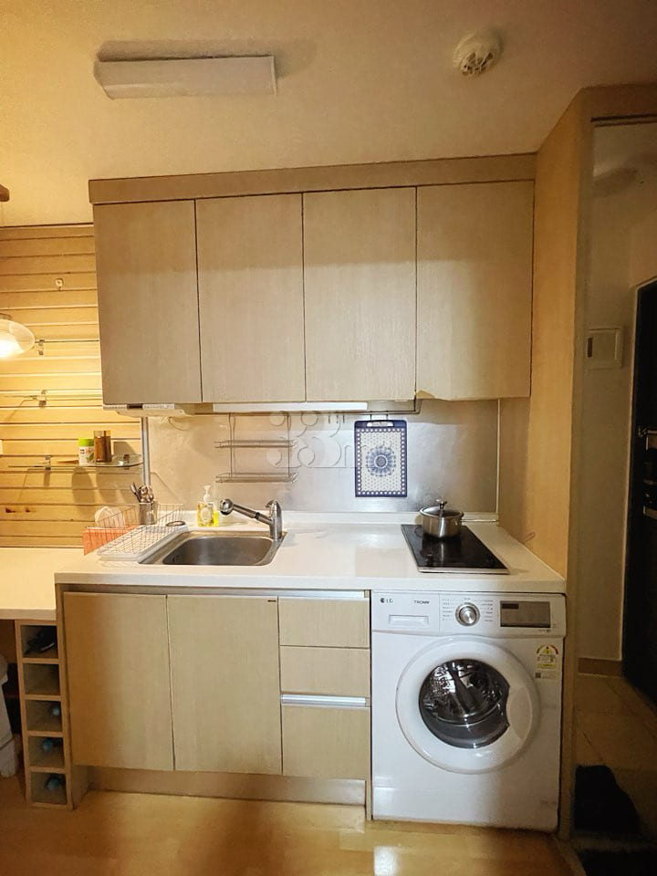 Quiet studio apartment near Gangnam Station 1th image