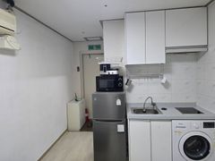 Room 502 4th image