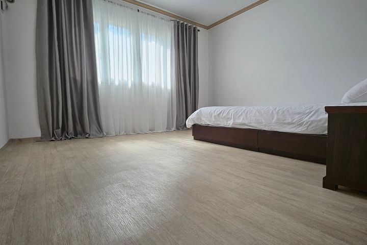 Accommodation next to Songjeong Beach Pine Fo 6th image
