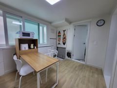 ❤️Newly renovated, sunny 2-room apartment in  9th image