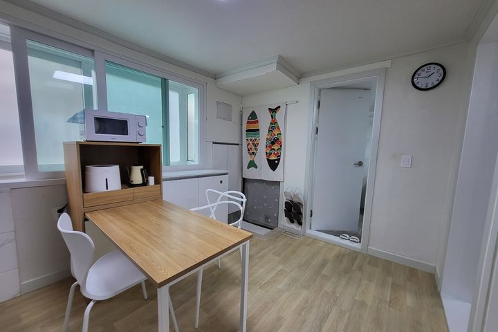 ❤️Newly renovated, sunny 2-room apartment in  9th image