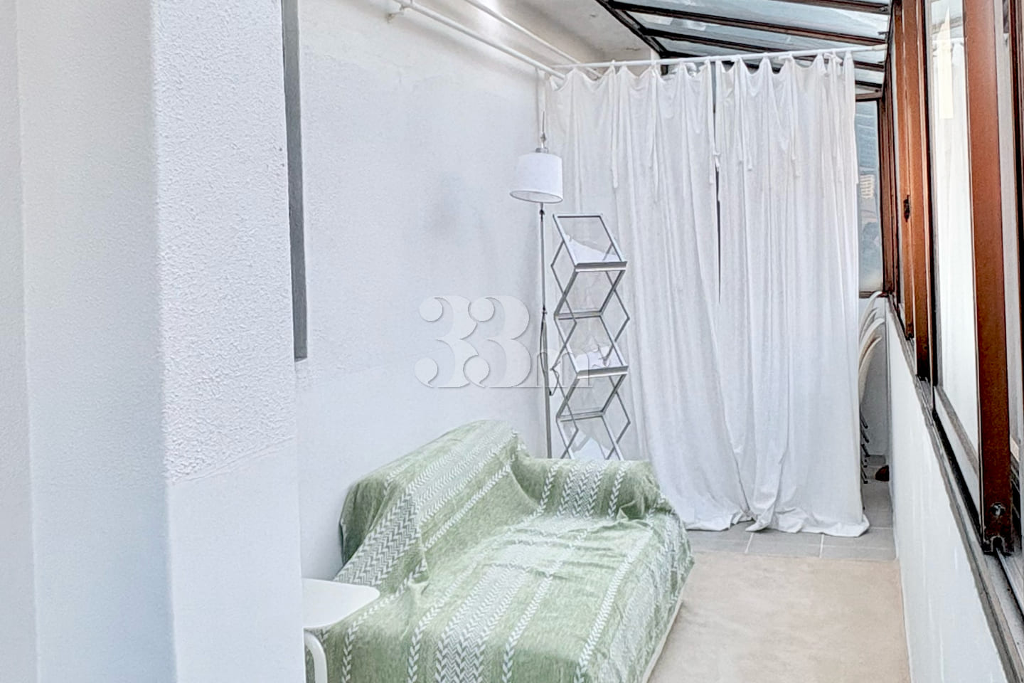 Jamsil 🌼 Sleeps 3 ✅ Room with a Spacious Ter 7th image