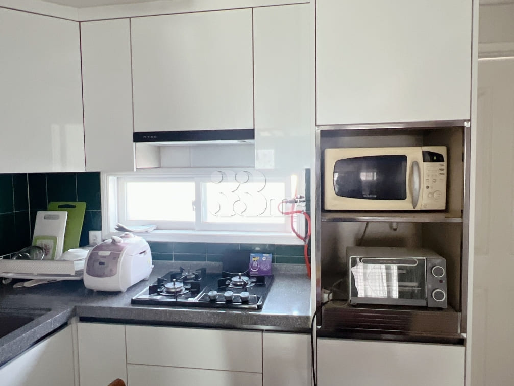 Fully furnished / Prime location / 3 bedrooms 6th image
