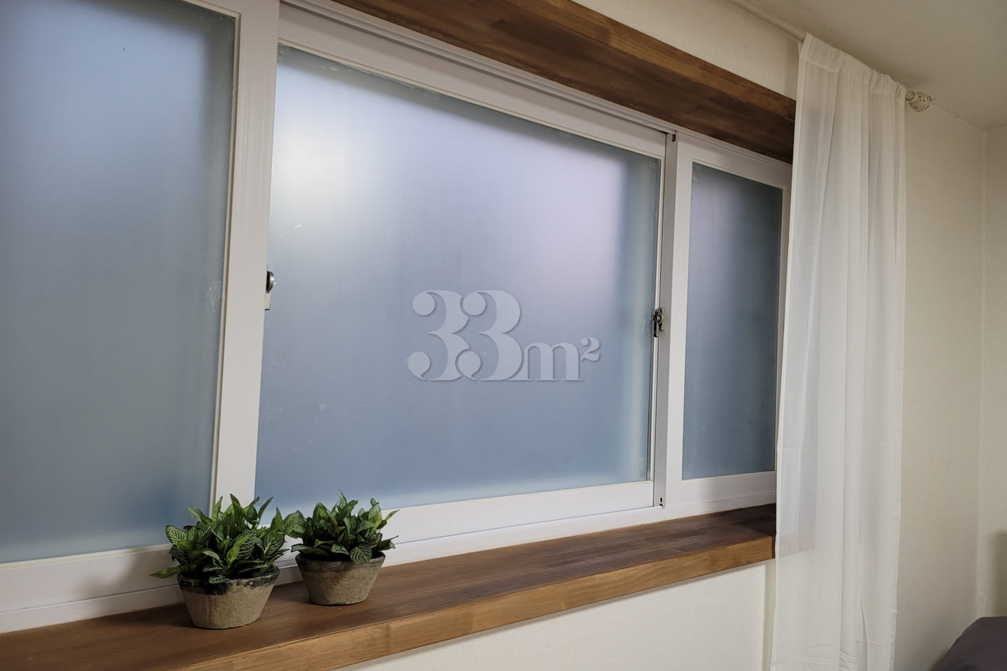 4. Fully renovated, 2 rooms with good natural 1th image