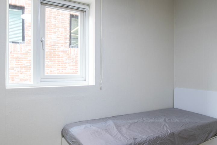 Luxury Spacious Room with Full Options 412 5th image