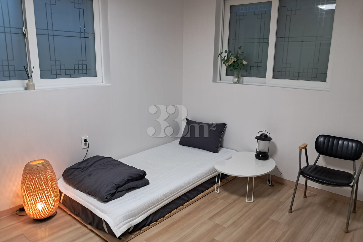 Spacious and clean room 6th image