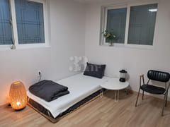 Spacious and clean room 6th image