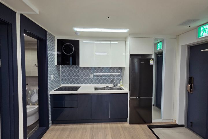 Fully furnished two-room apartment in Doksan- 1th image